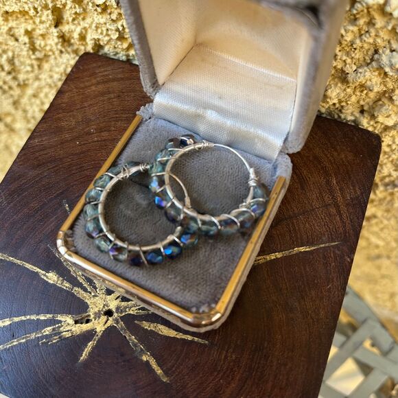 Vintage Hoop Earring in Sterling Silver with Aurora Borealis Beads - Picture 2 of 8